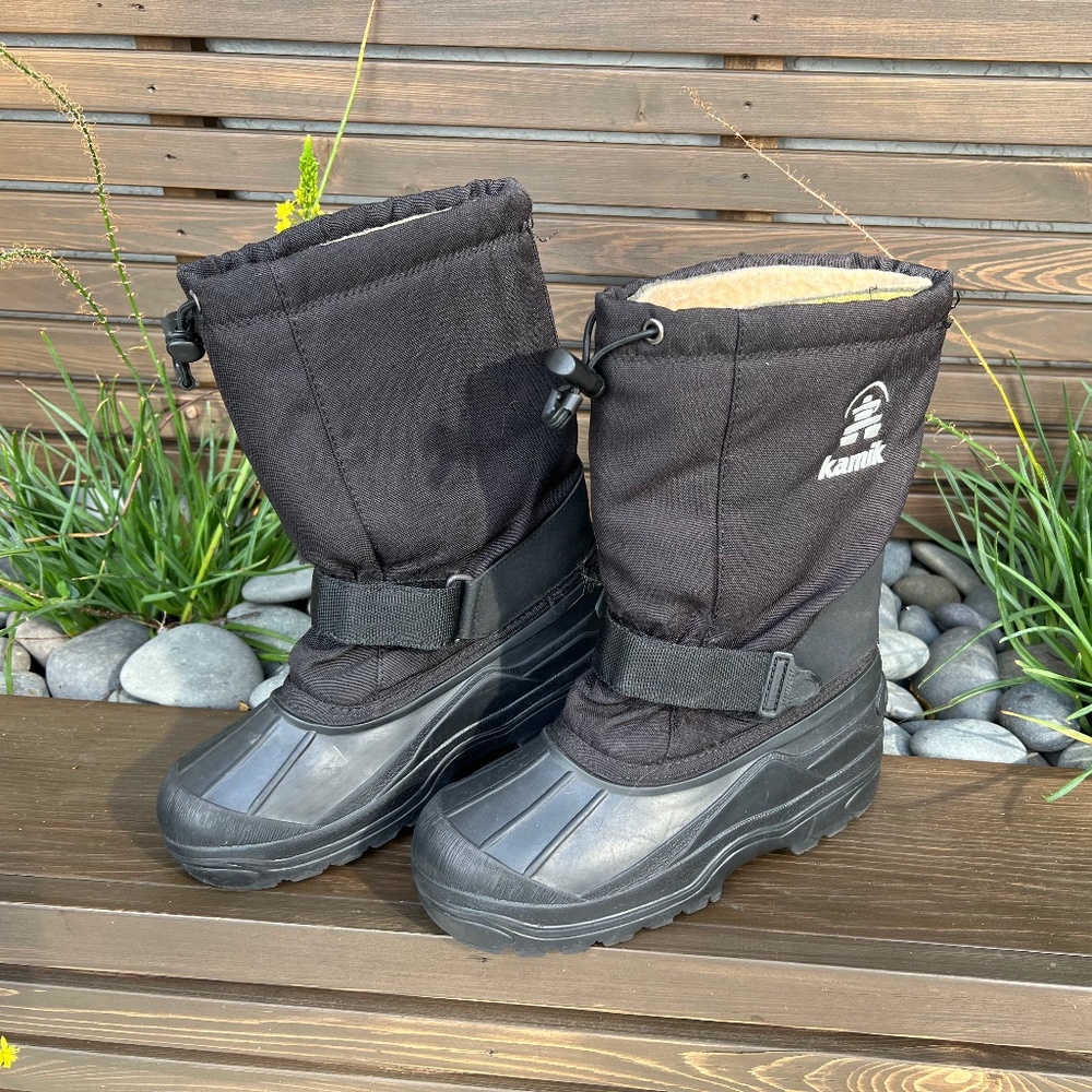 Kamik kids snow boots size 4